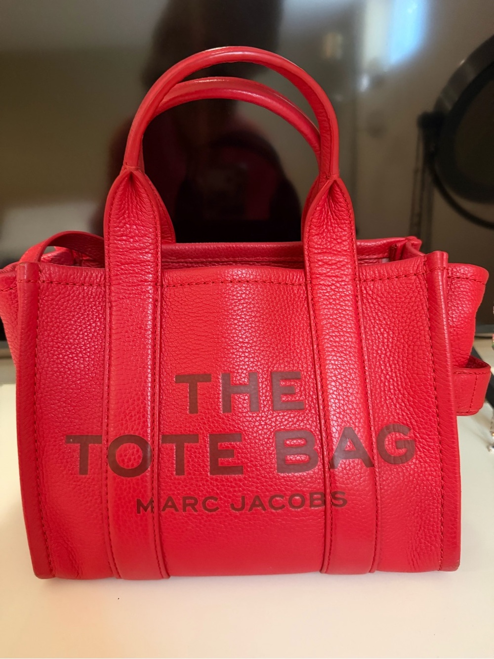 Marc Jacobs The Tote Bag in bright red pebbled leather